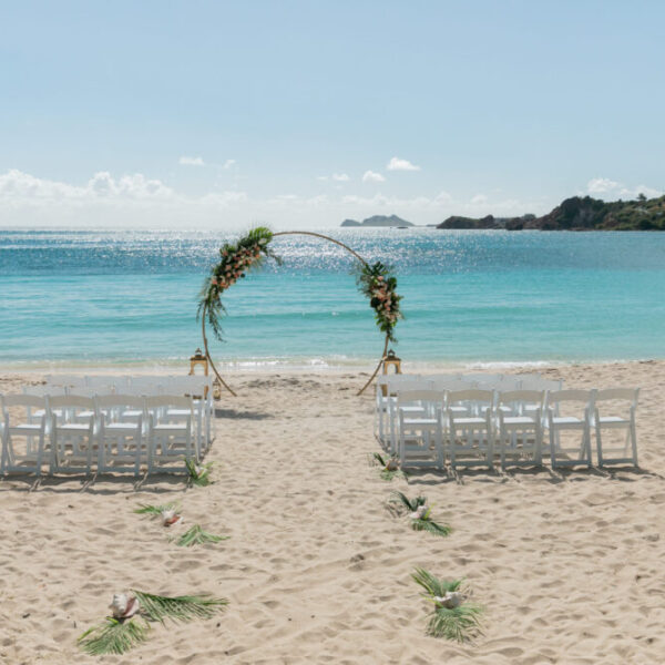 Photos by Crown Images Emerald Beach Wedding Flowers by East End Flower Shop